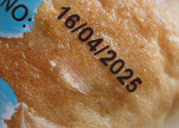 cibo scaduto con data di scadenza visibile